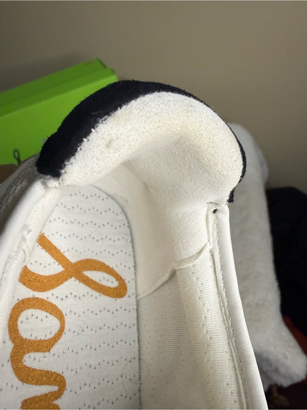 Sam Edelman White Beige Sneakers with Black Logo - Picture 6 of 13
